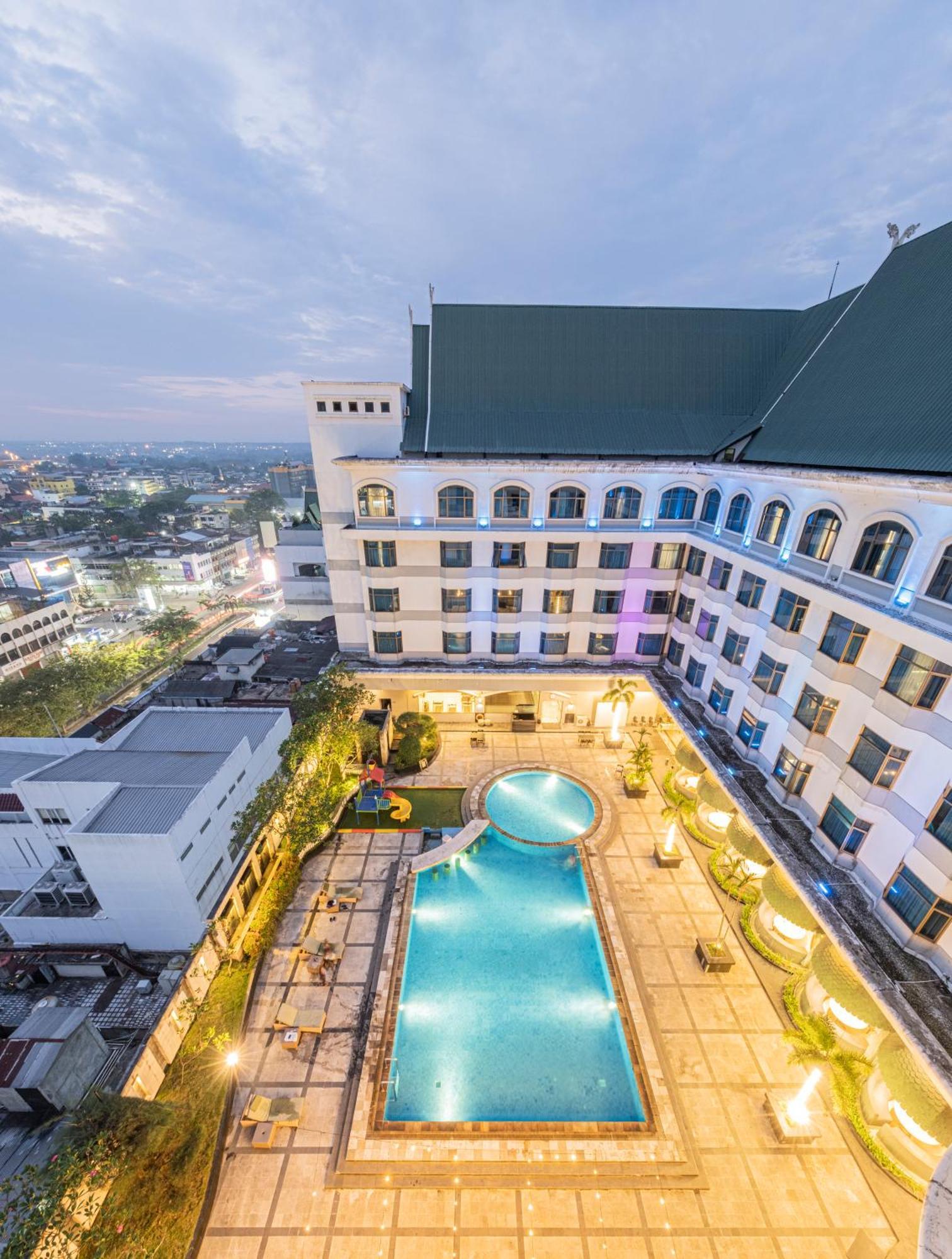 Grand Jatra Hotel Pekanbaru Exterior foto